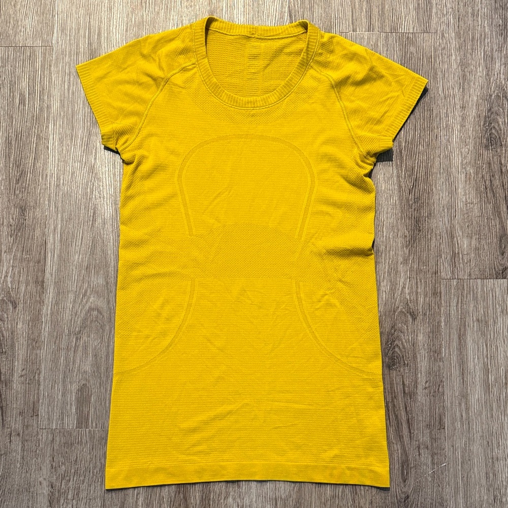 Lululemon Athletica Yellow Short Sleeve Tee